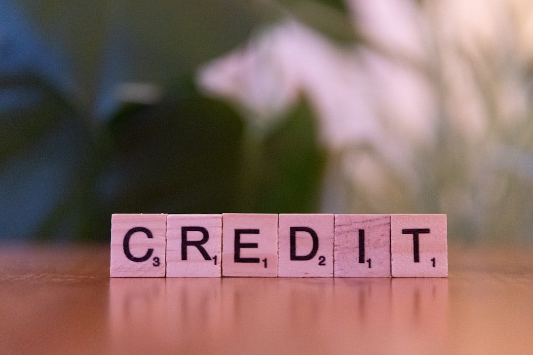Letras formando a palavra crédito, representando o score de crédito